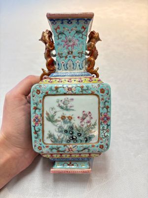 A Chinese famille rose turquoise-ground rectangular vase with floral design, Qianlong mark, Republic — photo 1