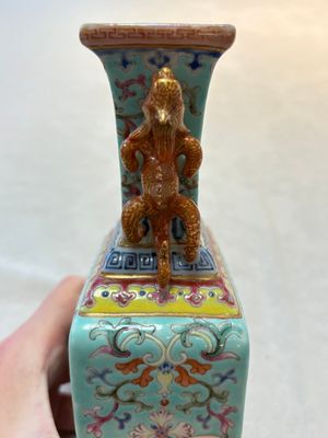 A Chinese famille rose turquoise-ground rectangular vase with floral design, Qianlong mark, Republic — photo 11