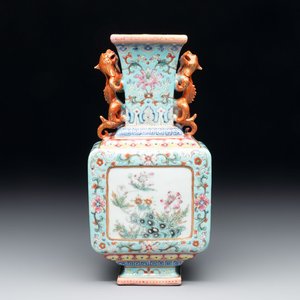 A Chinese famille rose turquoise-ground rectangular vase with floral design, Qianlong mark, Republic — photo 1