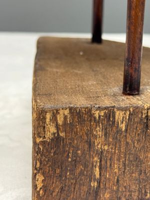 A Chinese famille rose turquoise-ground reticulated incense ball and cover, and a wooden stand — 照片 10