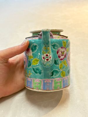 A Chinese famille rose turquoise-ground teapot for the Straits or Peranakan market, Zhong Hua Min Guo 中華民國 mark, Republic. — photo 2