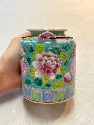 A Chinese famille rose turquoise-ground teapot for the Straits or Peranakan market, Zhong Hua Min Guo 中華民國 mark, Republic. — photo 4