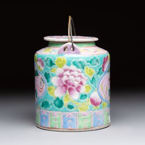 A Chinese famille rose turquoise-ground teapot for the Straits or Peranakan market, Zhong Hua Min Guo 中華民國 mark, Republic. — photo 2