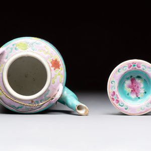 A Chinese famille rose turquoise-ground teapot for the Straits or Peranakan market, Zhong Hua Min Guo 中華民國 mark, Republic. — photo 5