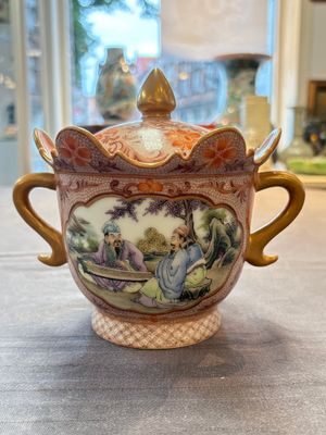 A Chinese famille rose two-handled bowl and cover, Qianlong mark, Republic — photo 1