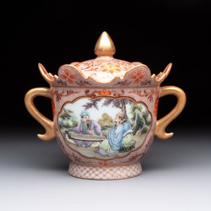 A Chinese famille rose two-handled bowl and cover, Qianlong mark, Republic — photo 2