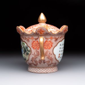 A Chinese famille rose two-handled bowl and cover, Qianlong mark, Republic — photo 3