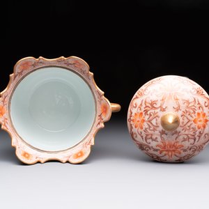 A Chinese famille rose two-handled bowl and cover, Qianlong mark, Republic — photo 6