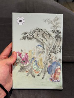 A Chinese famille rose 'two sages and a boy' plaque, Qianlong — photo 3