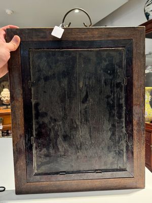 A Chinese famille rose 'two sages in the mountain' plaque in a wooden frame, 18/19th C. — 照片 8