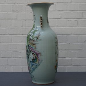 A Chinese famille rose two-sided design vase, 19/20th C. — photo 15
