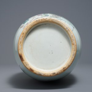 A Chinese famille rose two-sided design vase, 19/20th C. — photo 5