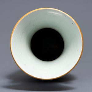 A Chinese famille rose two-sided design vase, 19/20th C. — photo 5
