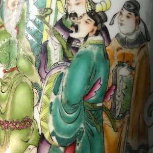A Chinese famille rose two-sided design vase, 19/20th C. — photo 15