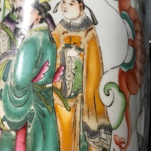 A Chinese famille rose two-sided design vase, 19/20th C. — photo 16