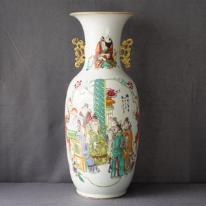 A Chinese famille rose two-sided design vase, 19/20th C. — photo 24