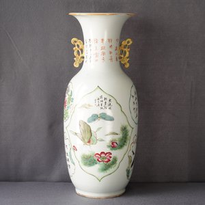 A Chinese famille rose two-sided design vase, 19/20th C. — photo 25