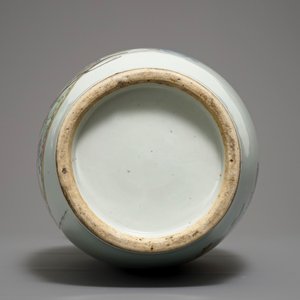A Chinese famille rose two-sided design vase, 19/20th C. — photo 6