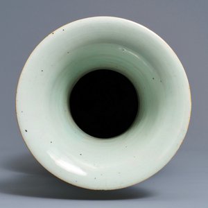 A Chinese famille rose two-sided design vase, 19/20th C. — photo 6