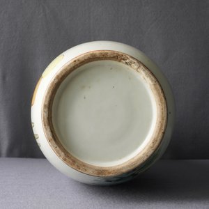 A Chinese famille rose two-sided design vase, 19/20th C. — 照片 15
