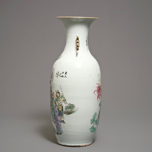 A Chinese famille rose two-sided design vase, 19/20th C. — photo 5