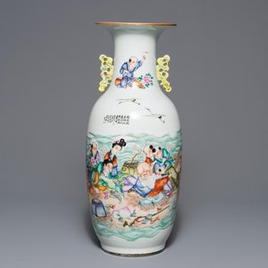 A Chinese famille rose two-sided design vase, 19/20th C. — photo 1