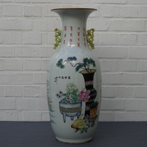 A Chinese famille rose two-sided design vase, 19/20th C. — photo 11