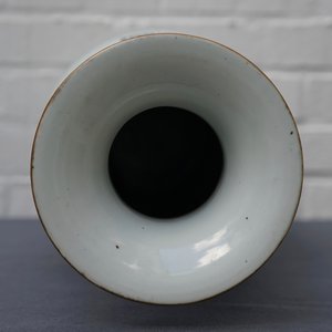 A Chinese famille rose two-sided design vase, 19/20th C. — photo 13
