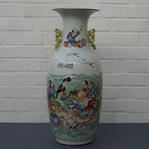 A Chinese famille rose two-sided design vase, 19/20th C. — photo 9