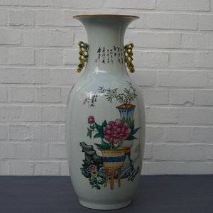 A Chinese famille rose two-sided design vase, 19/20th C. — photo 12
