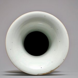 A Chinese famille rose two-sided design vase, 19/20th C. — photo 5