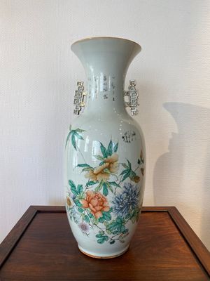 A Chinese famille rose two-sided design vase, signed Hong Chengwang 洪成旺, dated 1906 — 照片 3