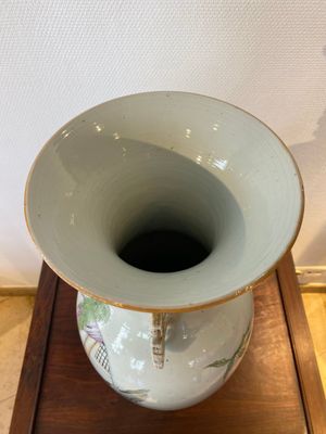 A Chinese famille rose two-sided design vase, signed Hong Chengwang 洪成旺, dated 1906 — 照片 5