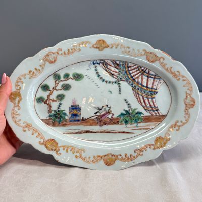A Chinese famille rose ‘Valentine Pattern’ oval dish — foto 1