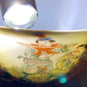 A Chinese famille rose vase, a brush pot and a famille verte bowl, 19th C. — photo 29