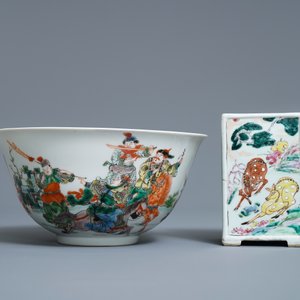 A Chinese famille rose vase, a brush pot and a famille verte bowl, 19th C. — photo 8