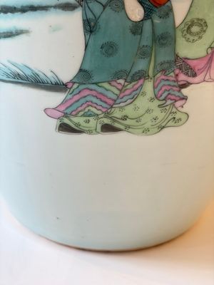 A Chinese famille rose vase, a covered jar and a jardiniere with stand, 19/20th C. — foto 39