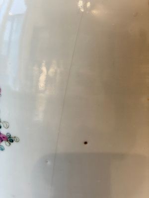 A Chinese famille rose vase, a covered jar and a jardiniere with stand, 19/20th C. — foto 44