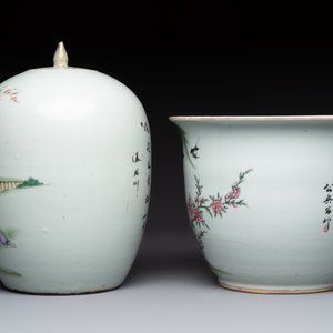 A Chinese famille rose vase, a covered jar and a jardiniere with stand, 19/20th C. — foto 10