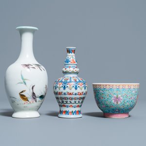 A Chinese famille rose vase, a 'dragon' bowl and a wucai vase, Republic — 照片 5