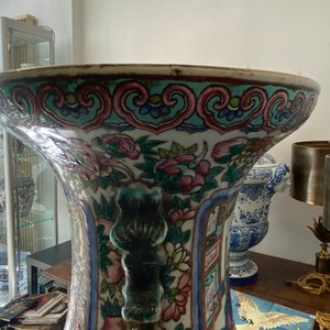 A Chinese famille rose vase and a blue and white celadon-ground vase, 19th C. — photo 35