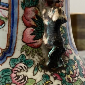 A Chinese famille rose vase and a blue and white celadon-ground vase, 19th C. — photo 36