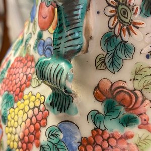 A Chinese famille rose vase and a famille verte powder blue-ground vase, 19th C. — 照片 11