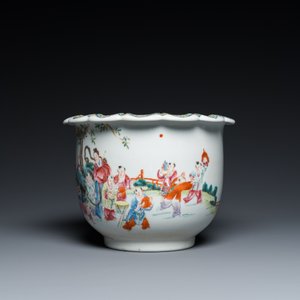A Chinese famille rose vase and a jardinière on stand, Hongxian and Qianlong mark, Republic — 照片 3