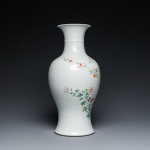 A Chinese famille rose vase and a jardinière on stand, Hongxian and Qianlong mark, Republic — 照片 10