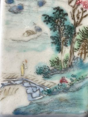 A Chinese famille rose vase and a plate, Qianlong mark, 20th C. — 照片 14