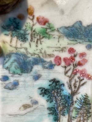 A Chinese famille rose vase and a plate, Qianlong mark, 20th C. — 照片 15
