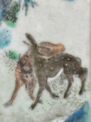 A Chinese famille rose vase and a plate, Qianlong mark, 20th C. — 照片 20