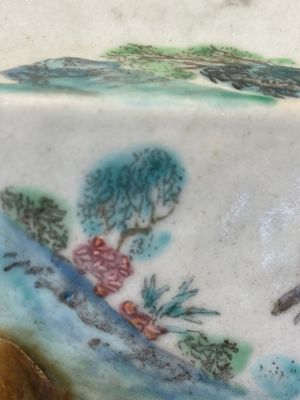 A Chinese famille rose vase and a plate, Qianlong mark, 20th C. — 照片 21
