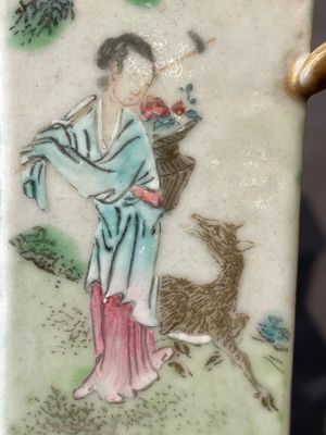 A Chinese famille rose vase and a plate, Qianlong mark, 20th C. — 照片 22